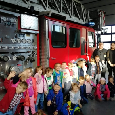 Nasze przedszkole z wizyta w Jednostce Straży Pożarnej